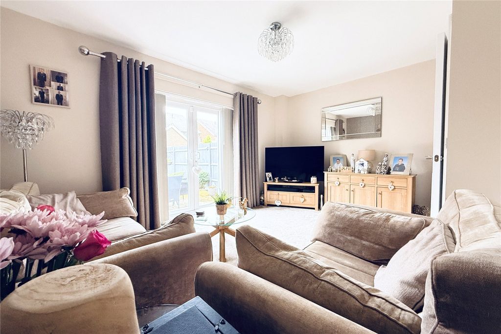 Property photo 3 of 20 Living Room