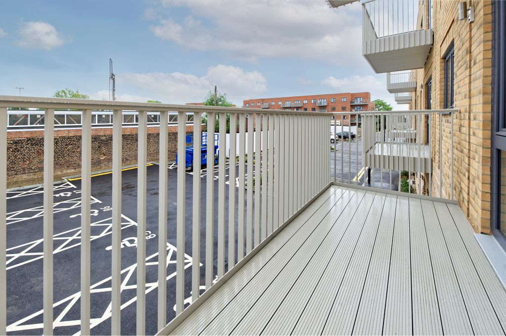 Property photo 3 of 8 Flat 10 Snowdrop Hse-5011