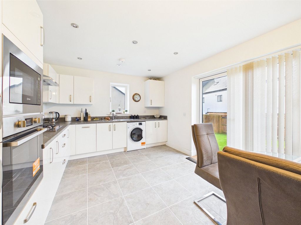 Property photo 2 of 14 Kitchen