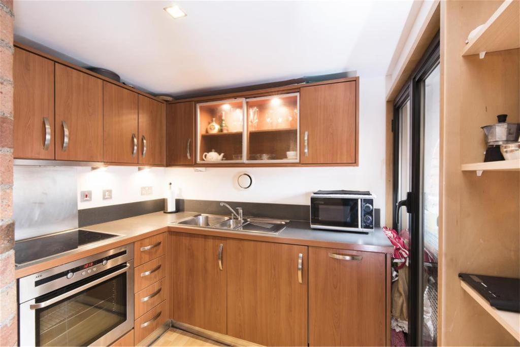Property photo 2 of 9 Kitchen