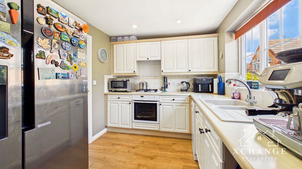 Property photo 2 of 32