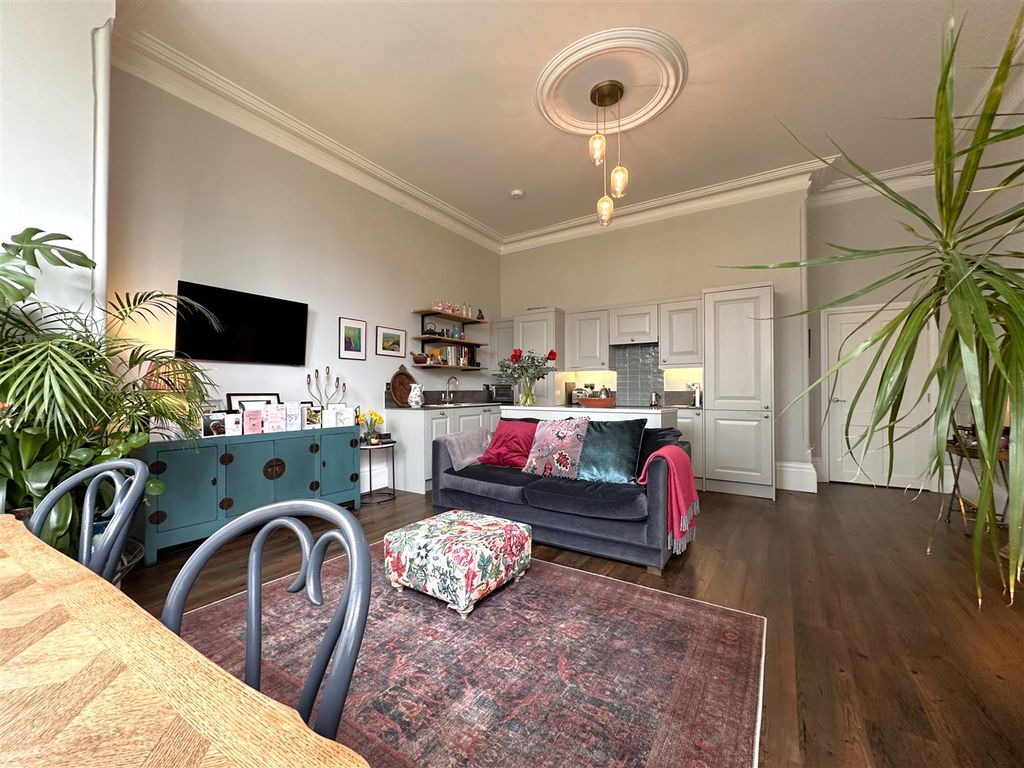 Property photo 2 of 19 Open-Plan Living/Dining Kitchen 300