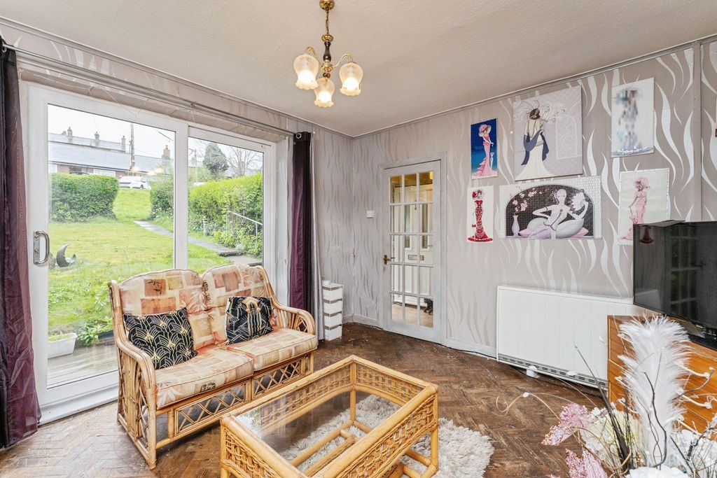 Property photo 3 of 23 Lounge