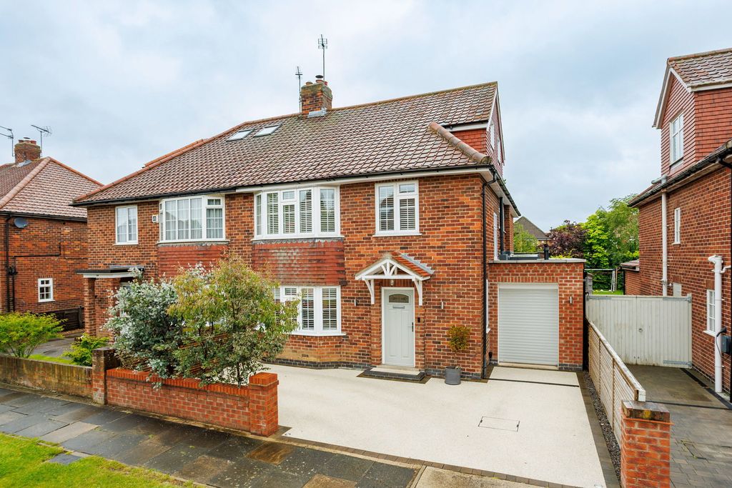 Property photo 1 of 37