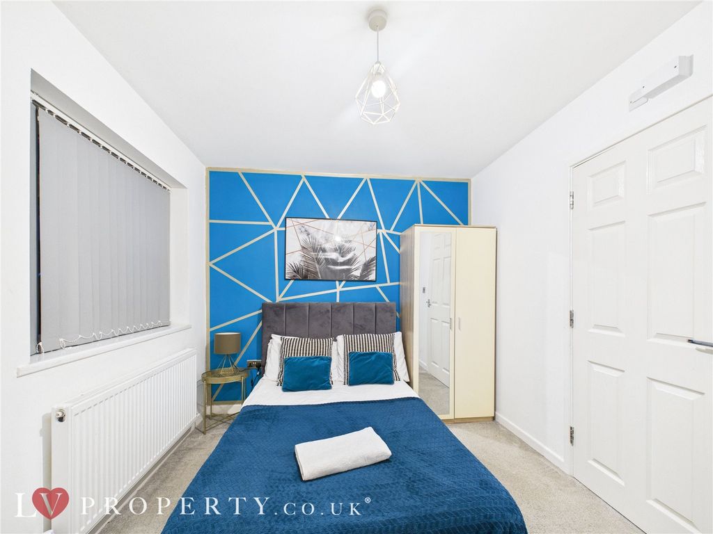 Property photo 2 of 16 Picture No. 14