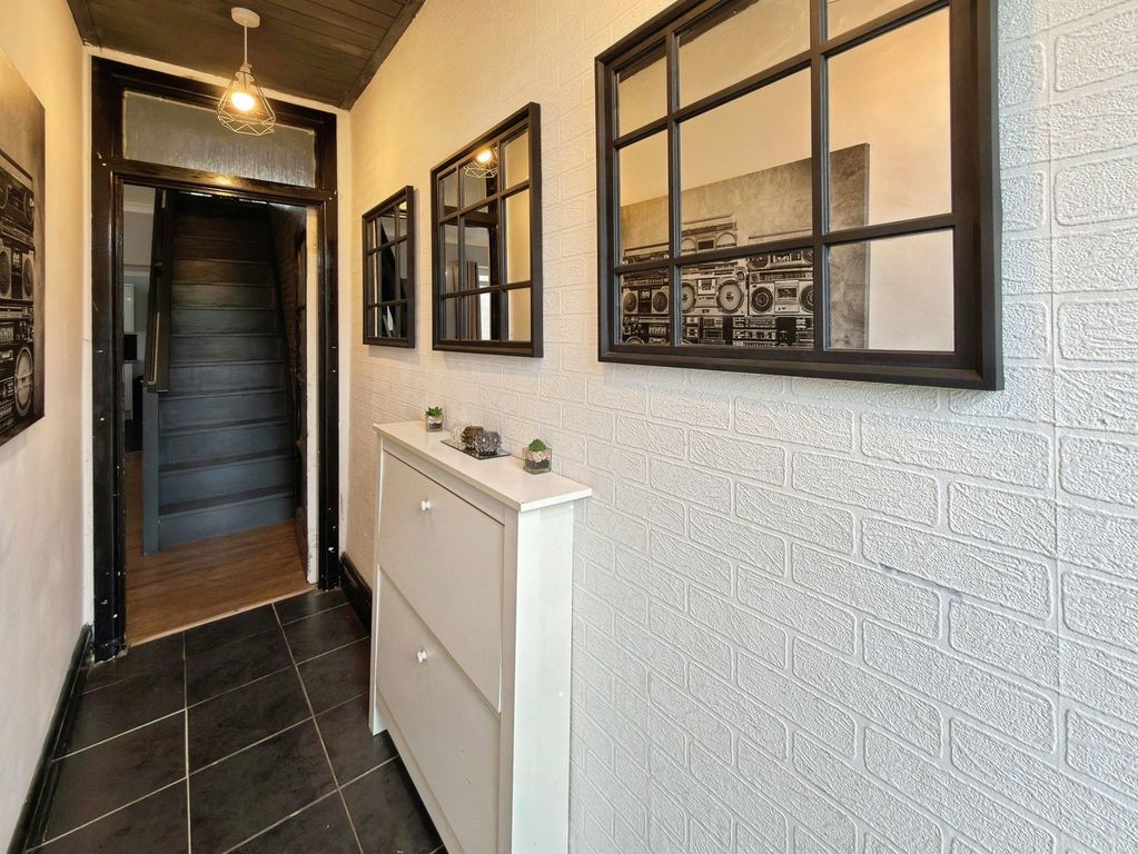 Property photo 2 of 32