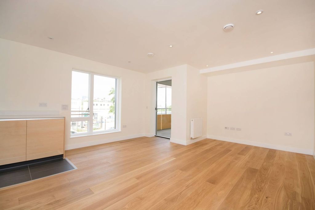 Property photo 3 of 11