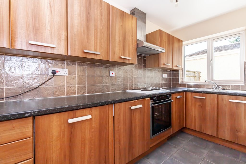 Property photo 2 of 12 Kitchen