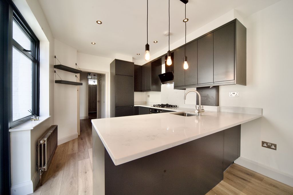 Property photo 1 of 13 Kitchen (3)