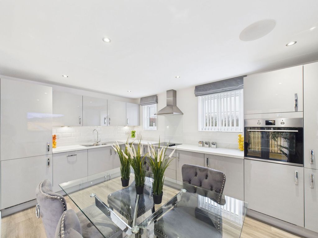 Property photo 2 of 28