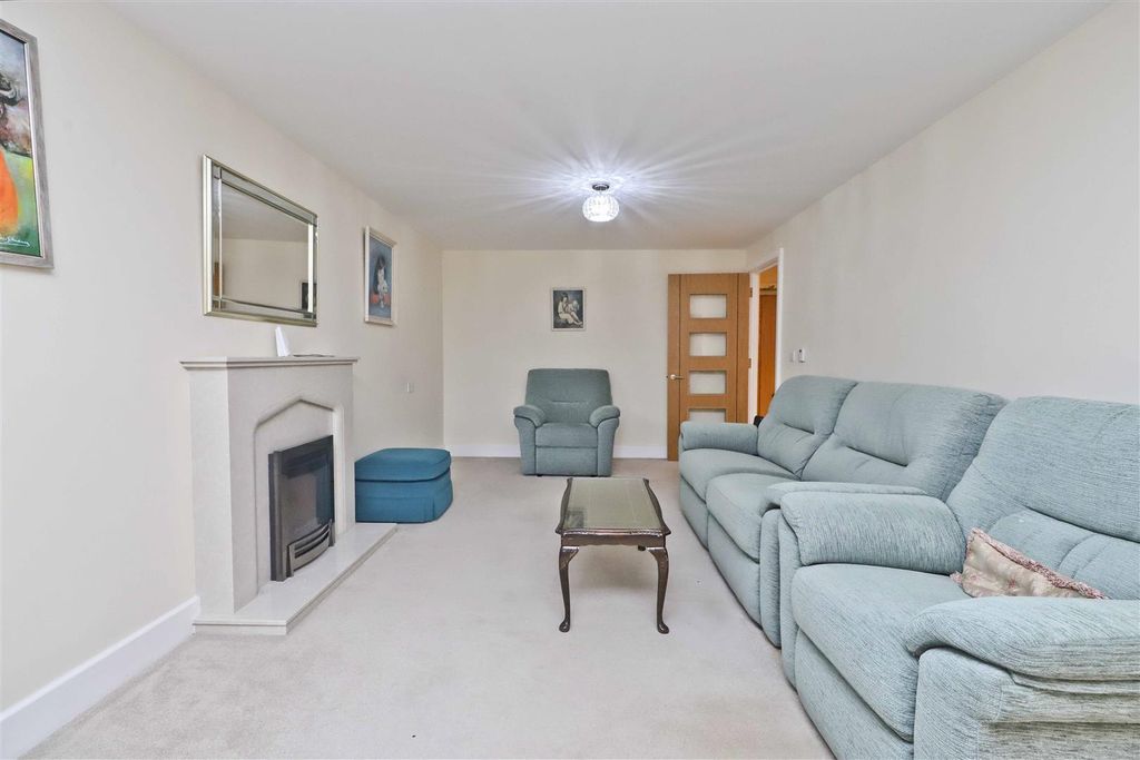 Property photo 3 of 13 Living Room