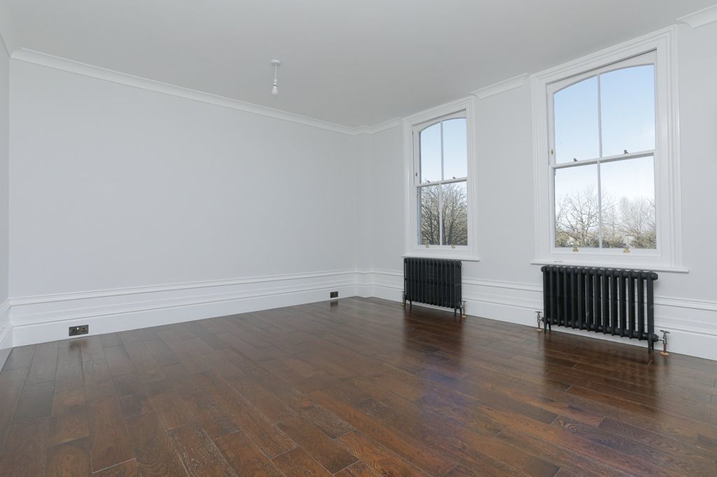 Property photo 2 of 13 Apartment 4