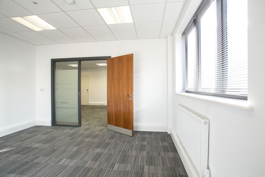 Property photo 2 of 8 Serviced Office