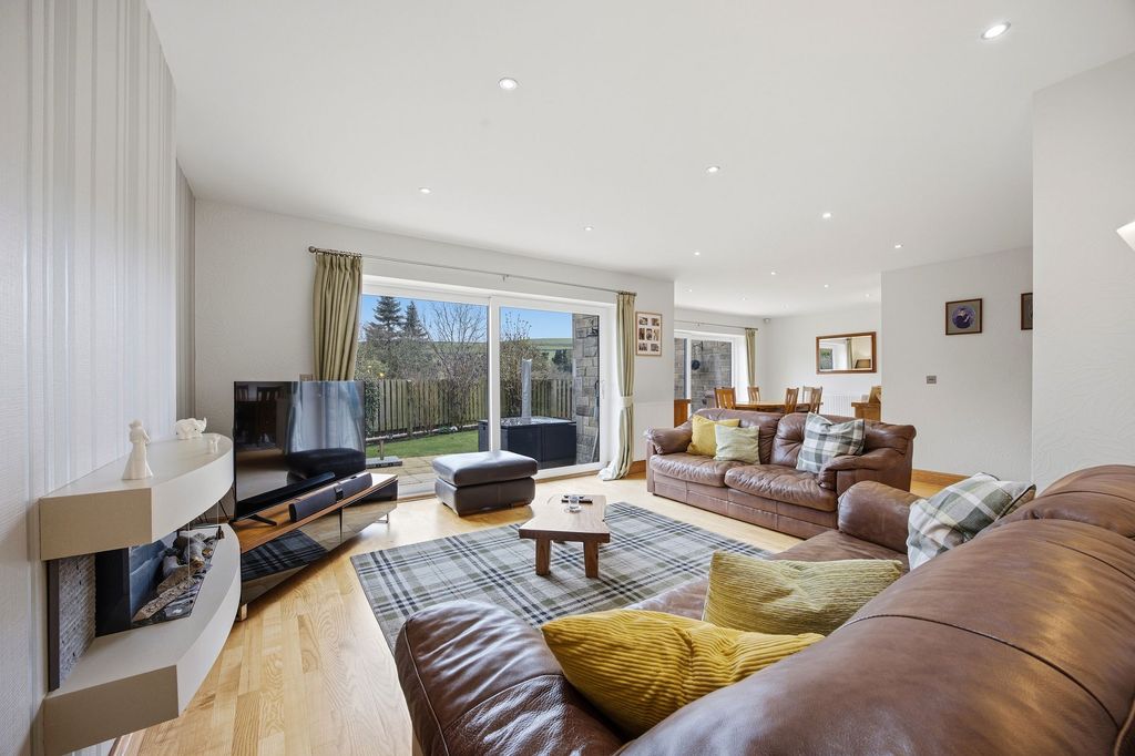 Property photo 3 of 32