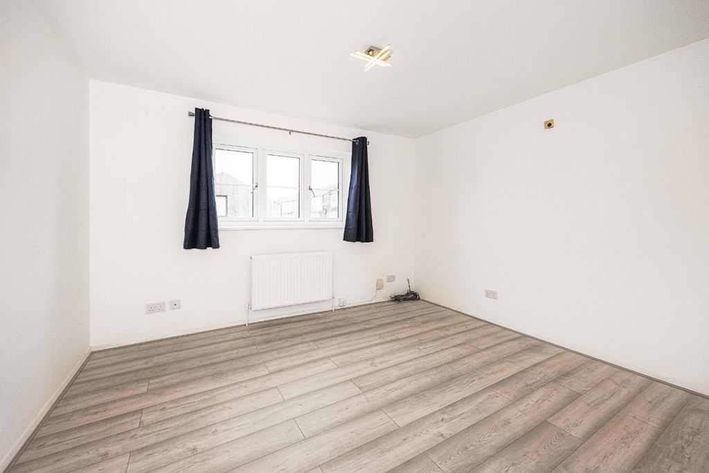 Property photo 3 of 7 3784597
