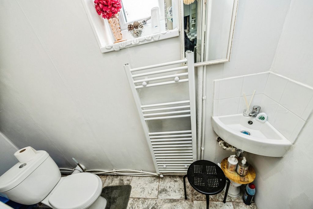 Additional image 12 of 3 bed semi-detached house for saleHighlands Avenue, Huddersfield HD5