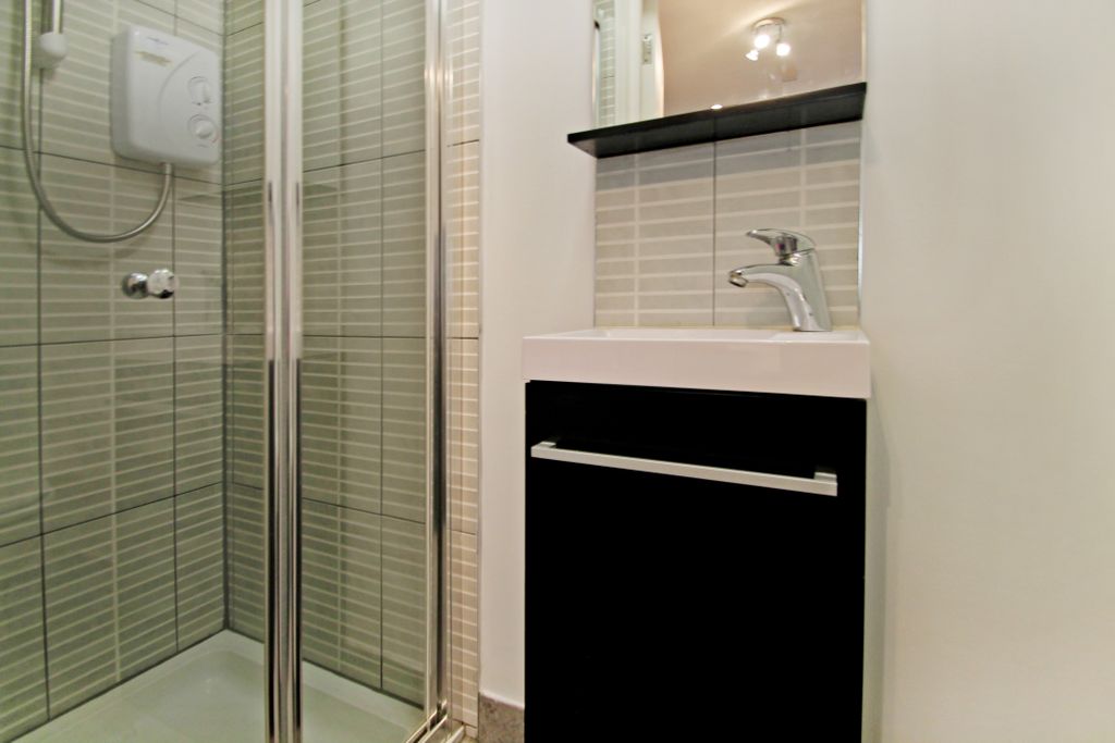 Property photo 3 of 4 Bathroom