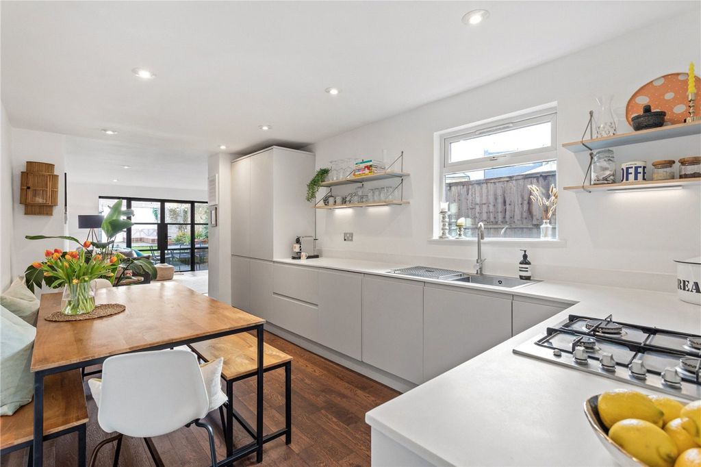 Property photo 2 of 13 Picture No. 01