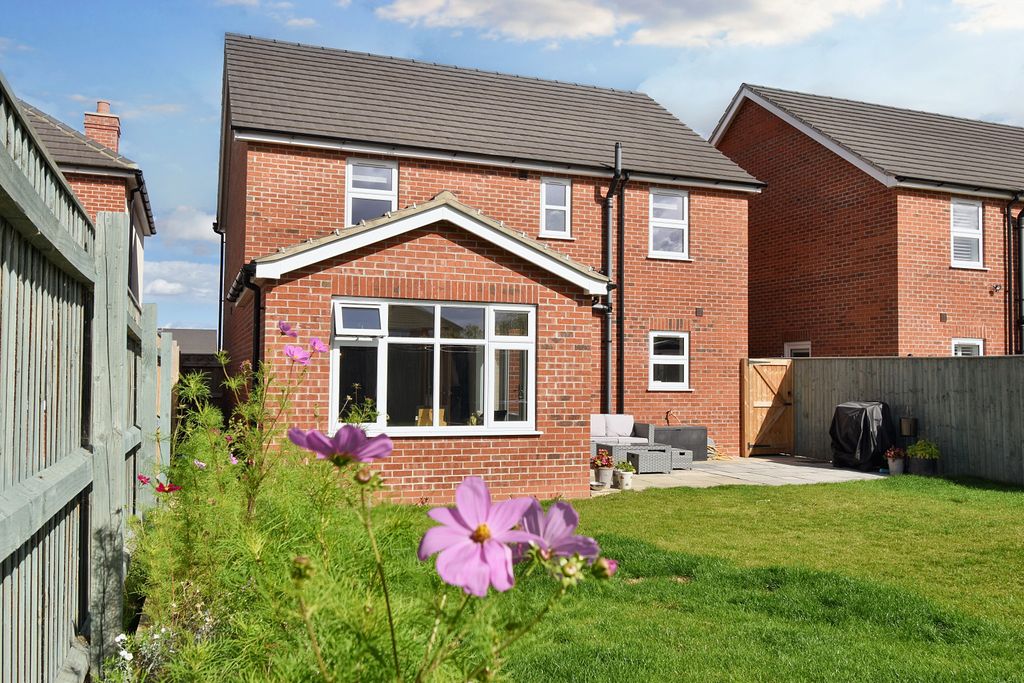 Property photo 1 of 28