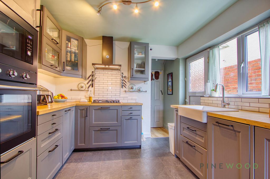 Property photo 2 of 34 Kitchen