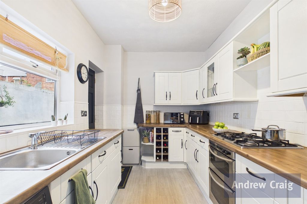 Property photo 2 of 20 Kitchen