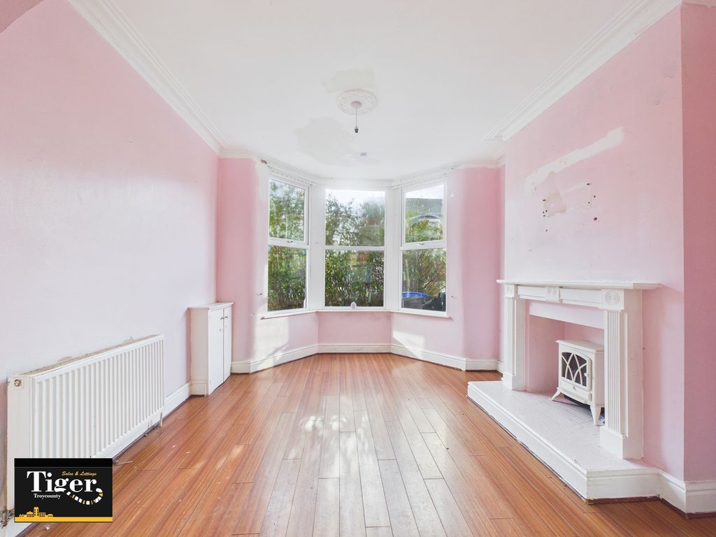 Property photo 2 of 10 Cam02176G0-Pr0825-Still001