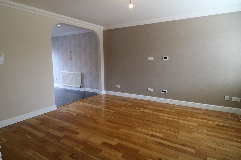 Property photo 2 of 12 Lounge