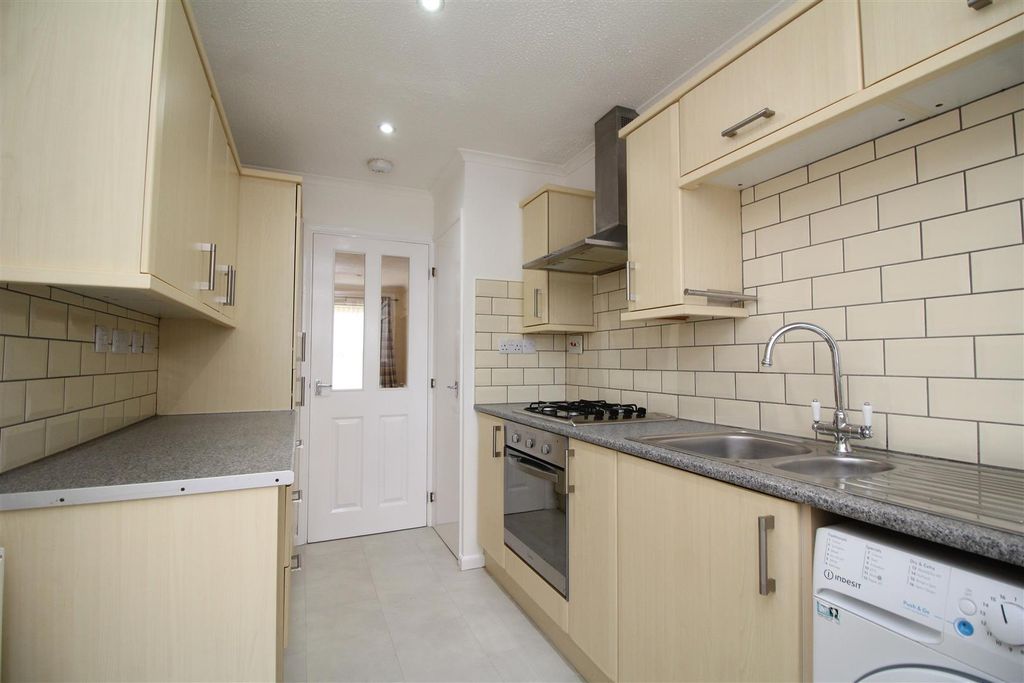 Property photo 3 of 11 Kitchen .Jpg