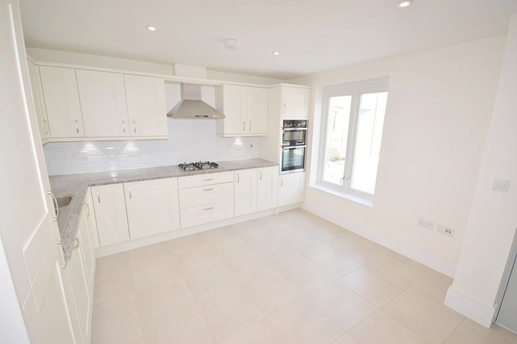 Property photo 3 of 9 Kitchen House To Rent In Chichester