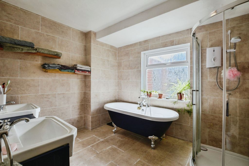 Property photo 3 of 24 Bathroom