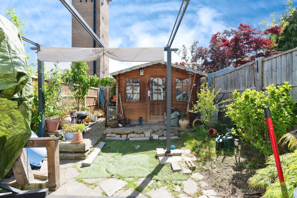 Property photo 3 of 17 Photo