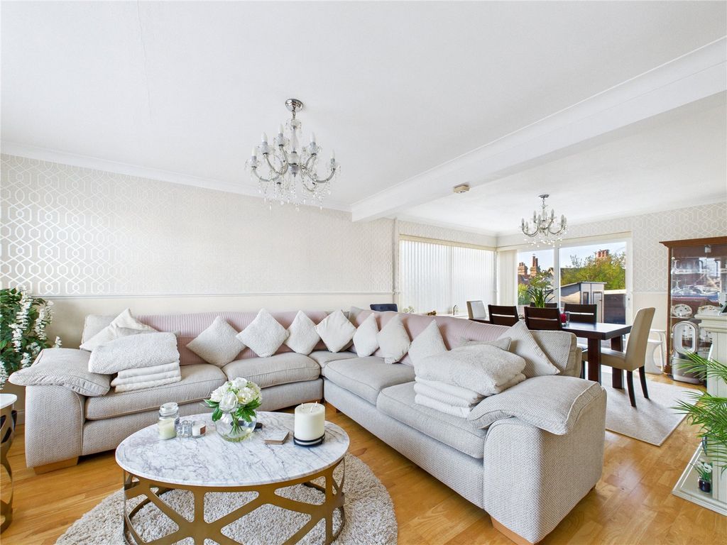 Property photo 3 of 17 3 - Picture No. 04