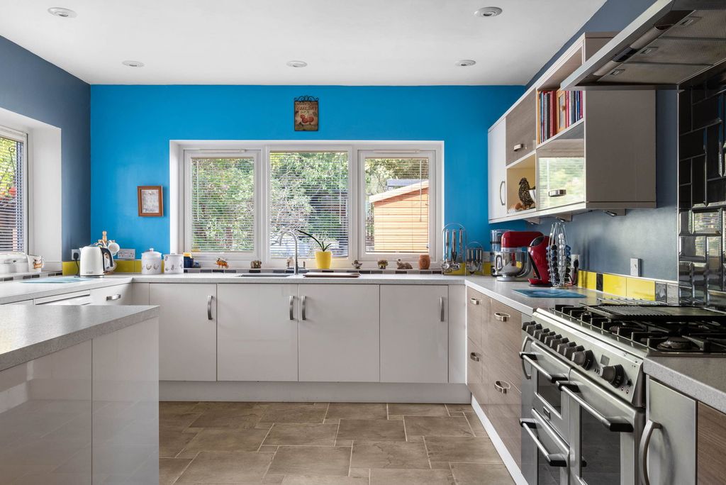 Property photo 3 of 35