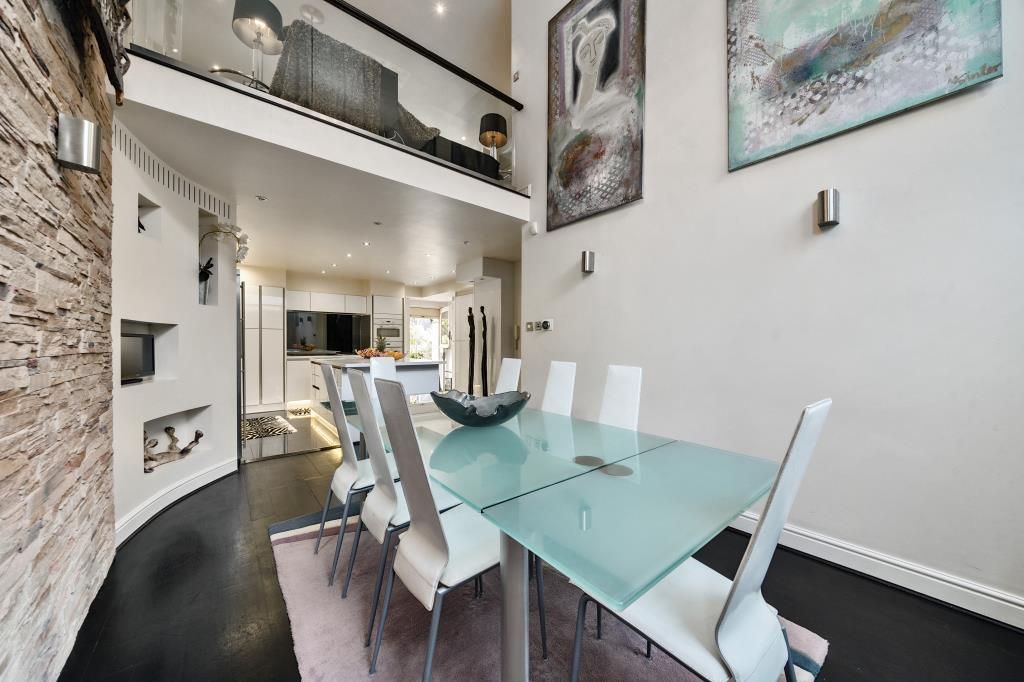 Property photo 3 of 11 Dining Room