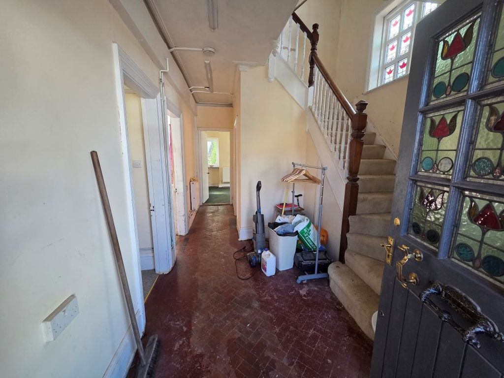Property photo 2 of 45