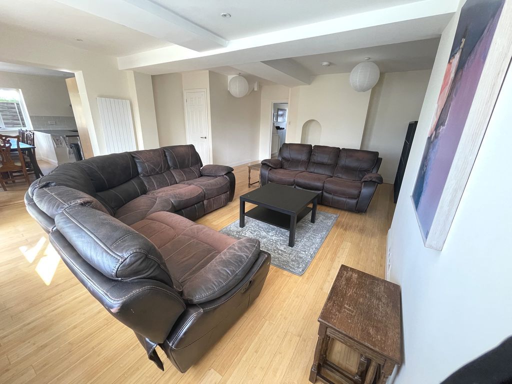 Property photo 3 of 8 Photo 8