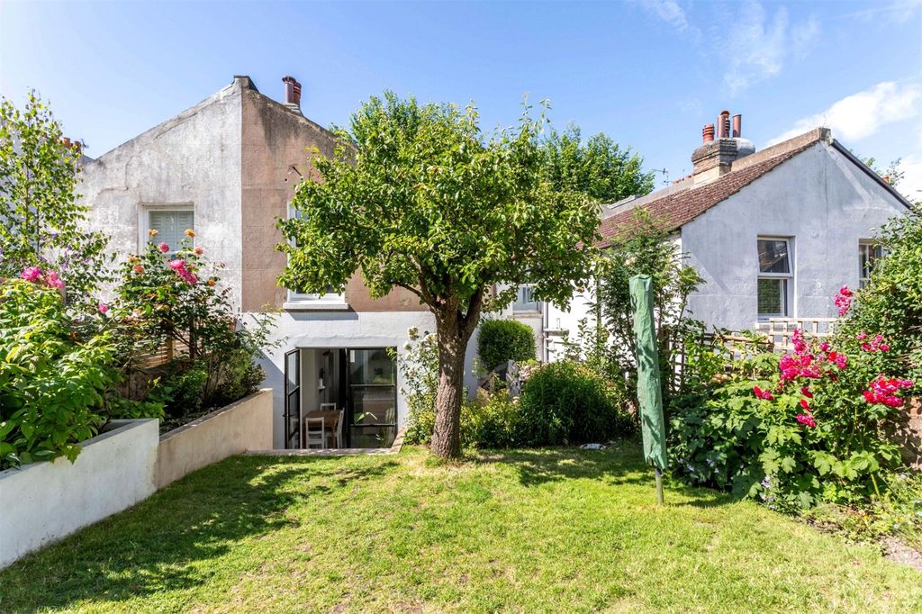 Property photo 3 of 19 Picture No. 33