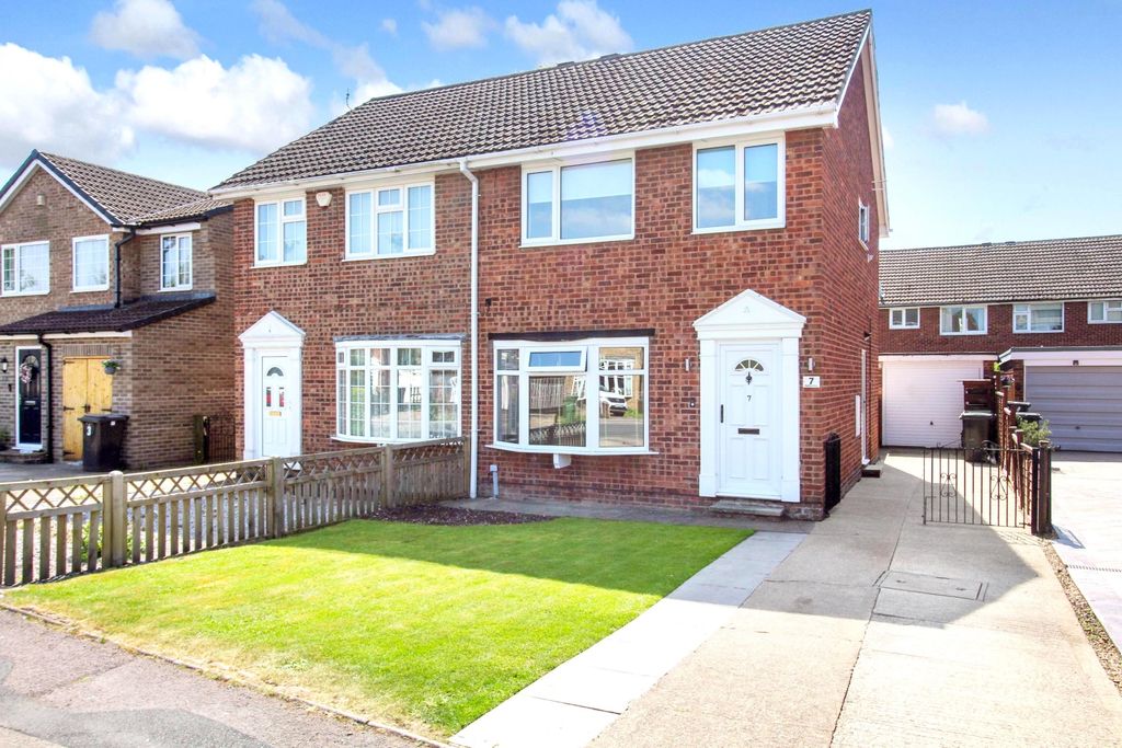Property photo 1 of 19 7 Parkland Way - Front