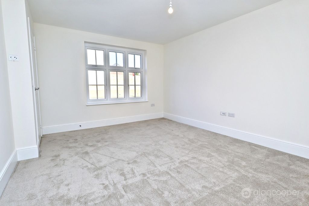Property photo 2 of 24 5541694