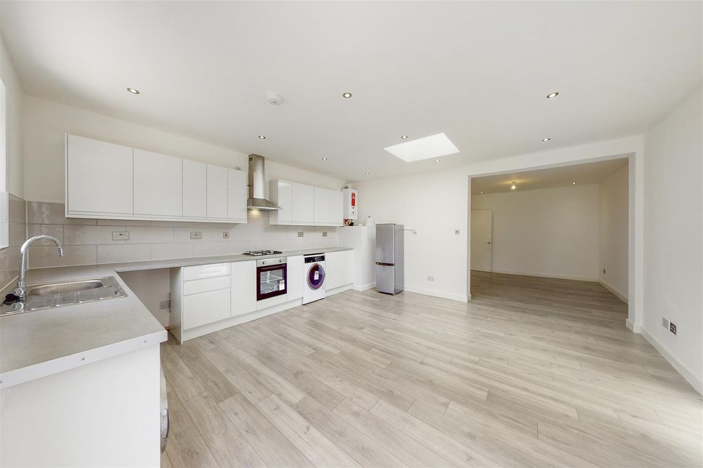 Property photo 2 of 8 58 Oldborough Road - Ktmgzwffs8R4Ingvptlt.Jpg