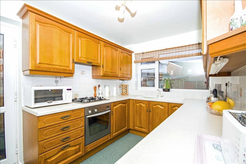 Property photo 3 of 9 Kitchen