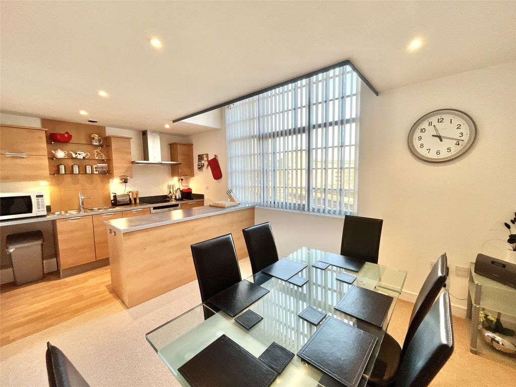 Property photo 1 of 26 Dining Kitchen