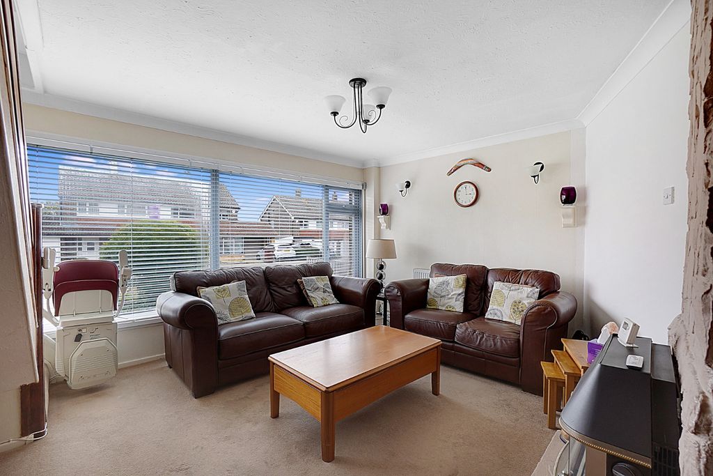 Property photo 3 of 17 4409136