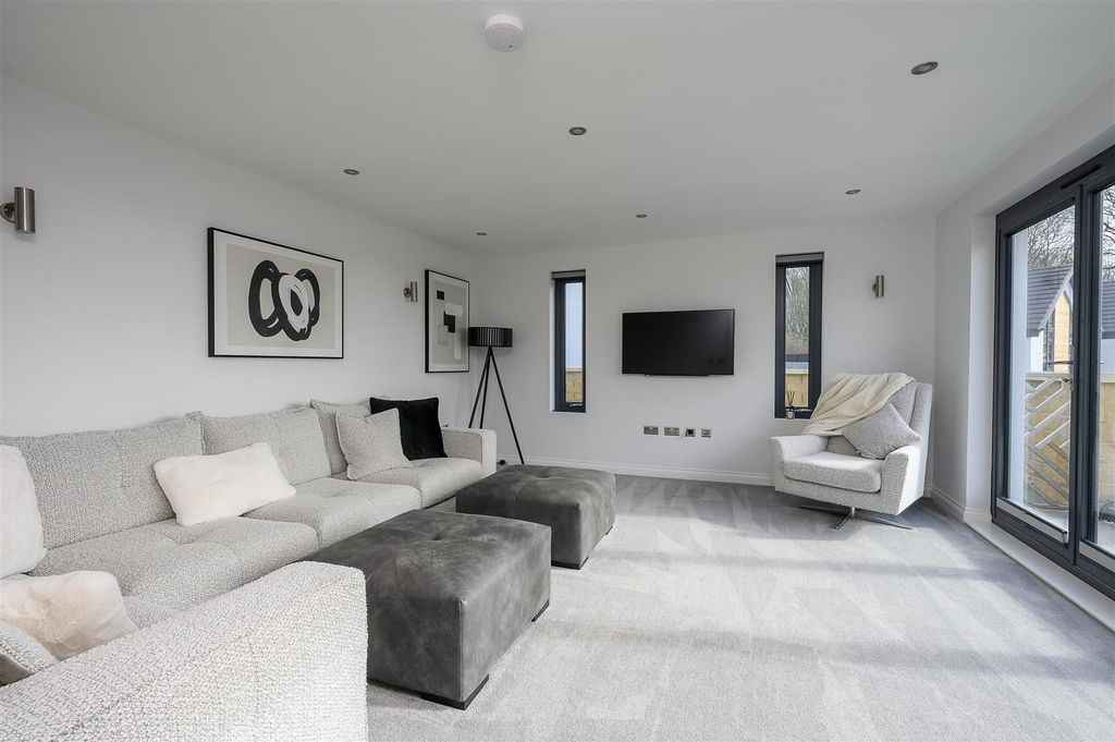 Property photo 3 of 40 Living Room