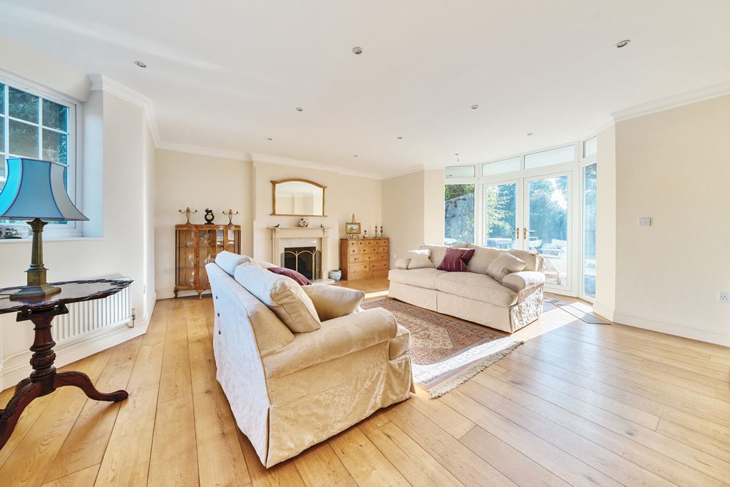Property photo 2 of 38 1254954-23-682Af8...