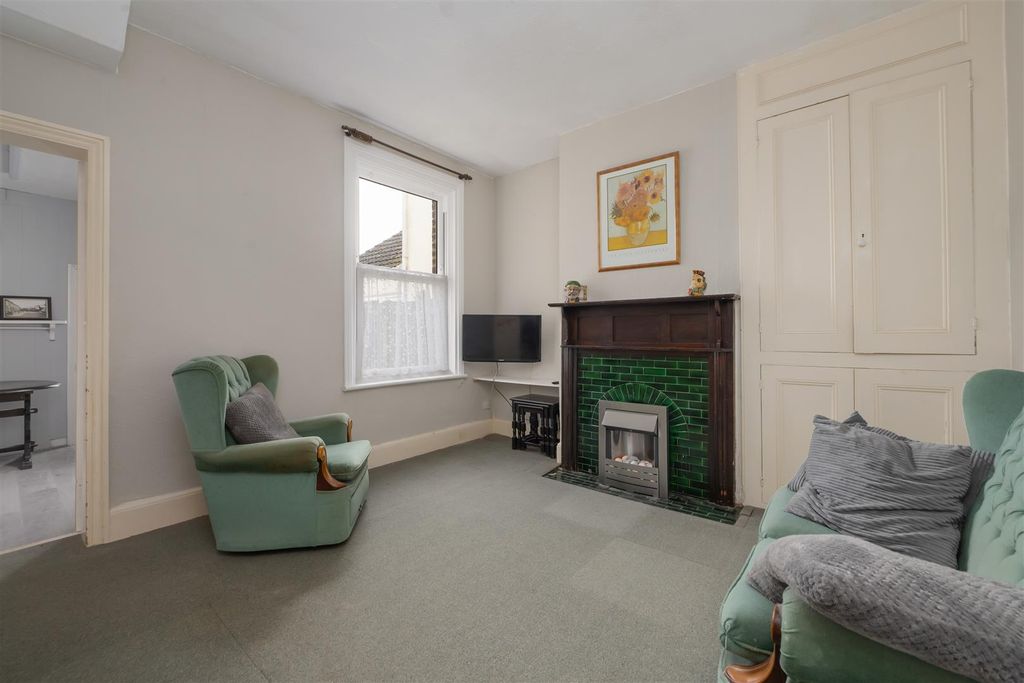 Property photo 3 of 19 Nelson Road, Whitstable