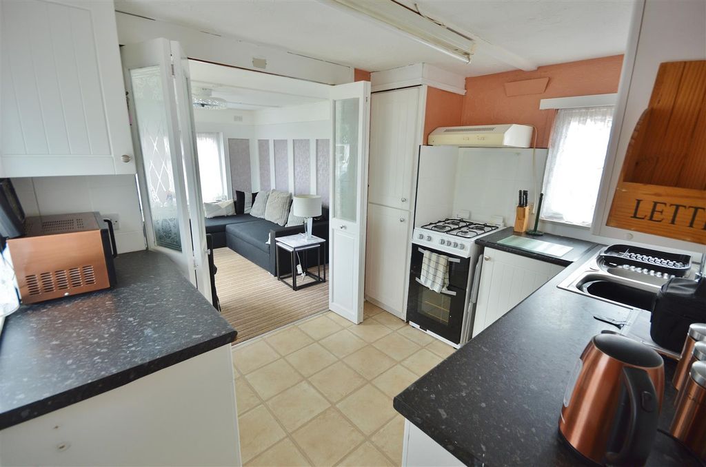 Property photo 3 of 8 Kitchen
