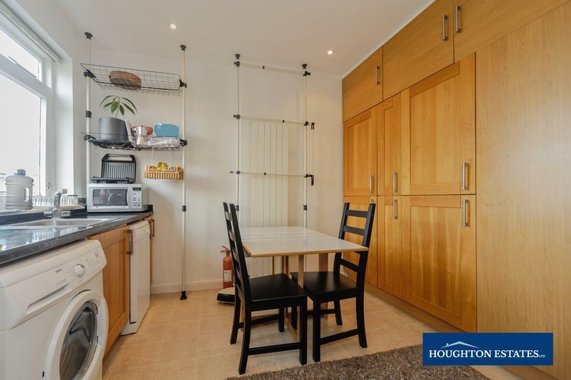 Property photo 3 of 6 Photo 9