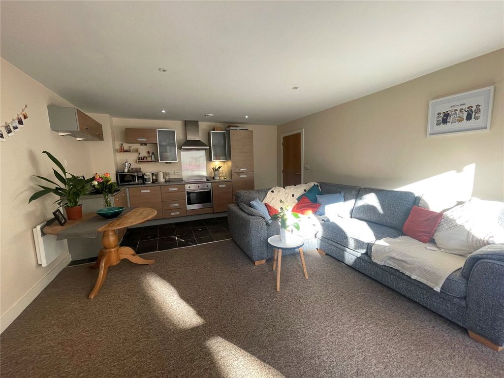 Property photo 2 of 6