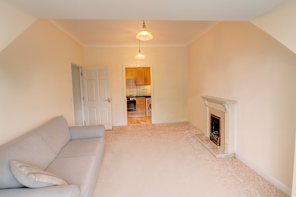 Property photo 3 of 9 Lounge